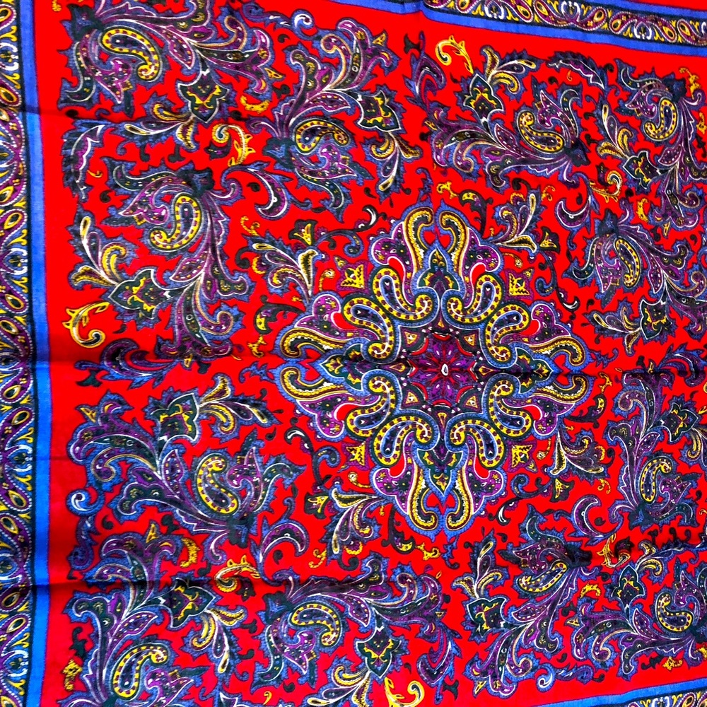 🌟🌹 Vintage Paisley Scarf 🌹🌟